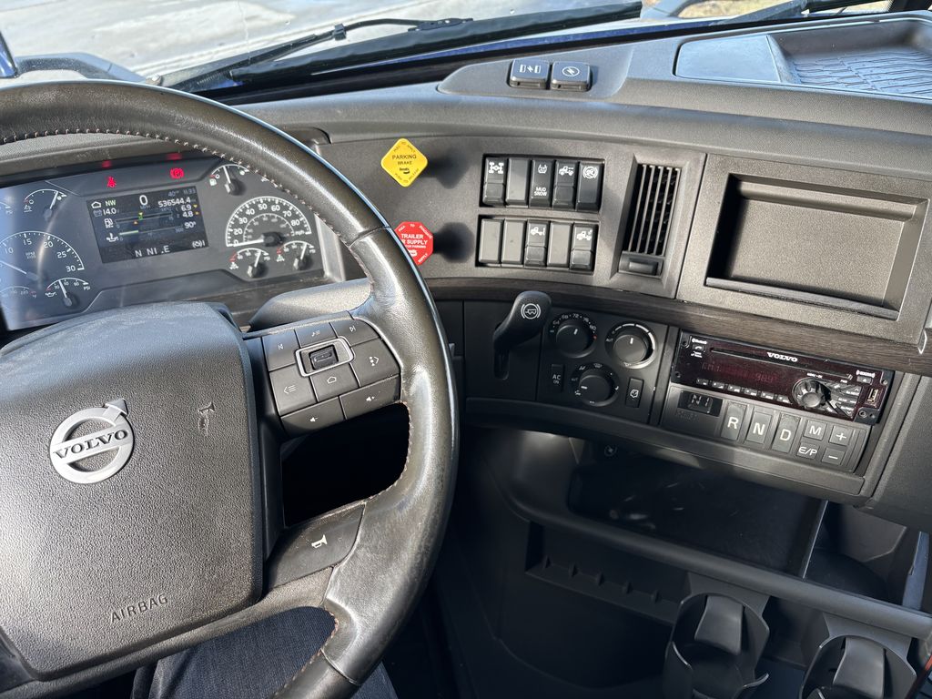 Slide images of 2020 VOLVO VN