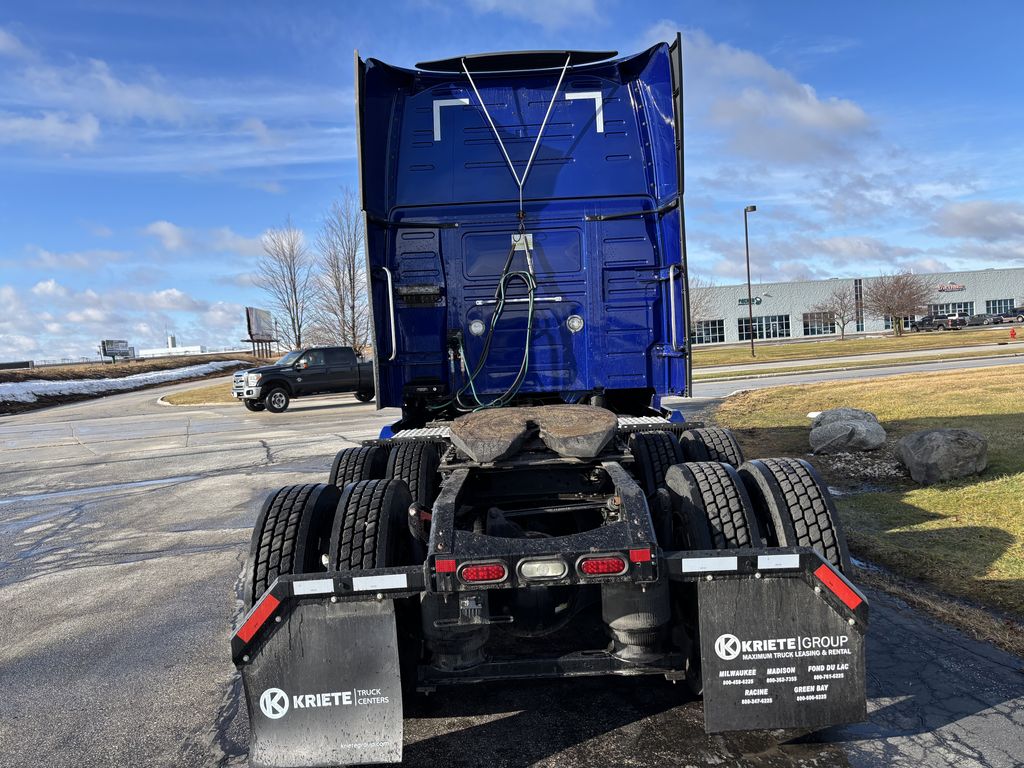 Slide images of 2020 VOLVO VN