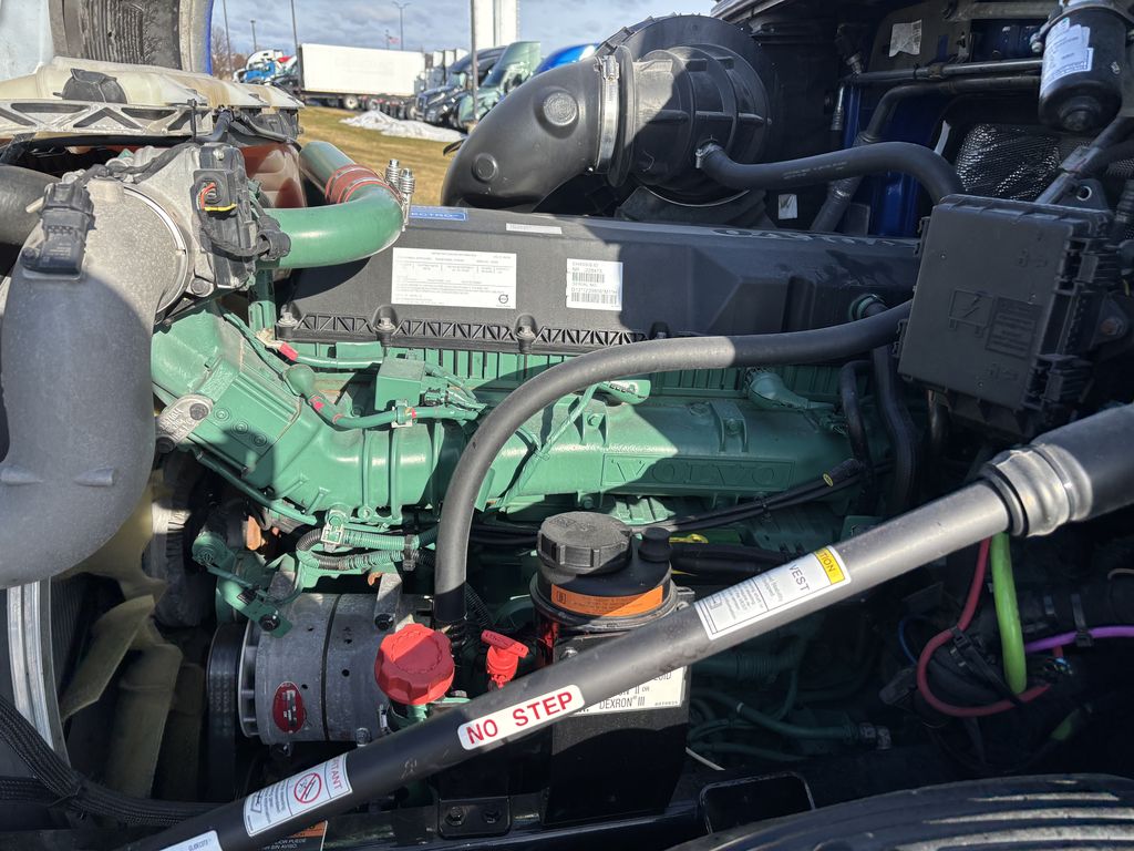 Slide images of 2020 VOLVO VN