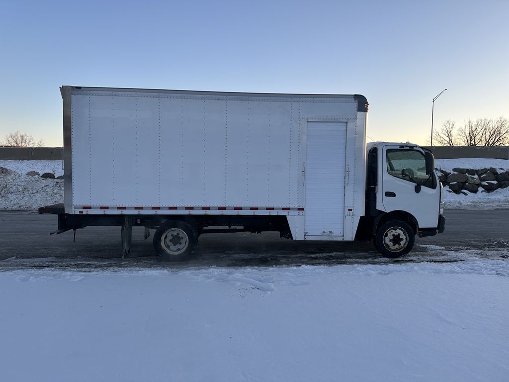 Slide images of 2018 HINO 195