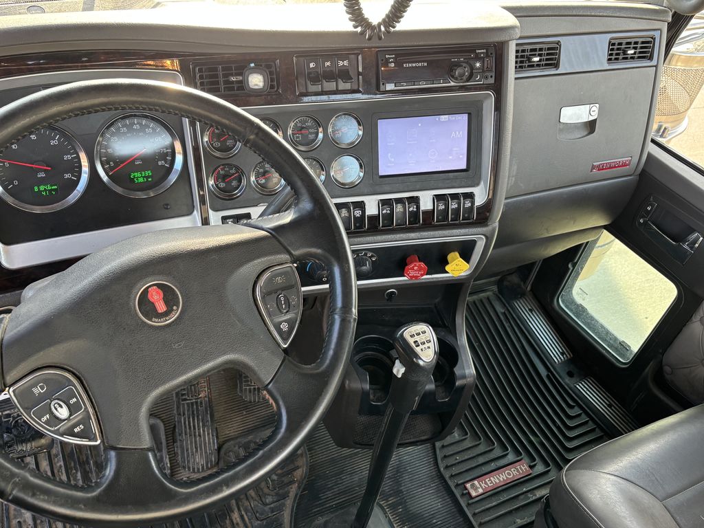 Slide images of 2024 KENWORTH W900