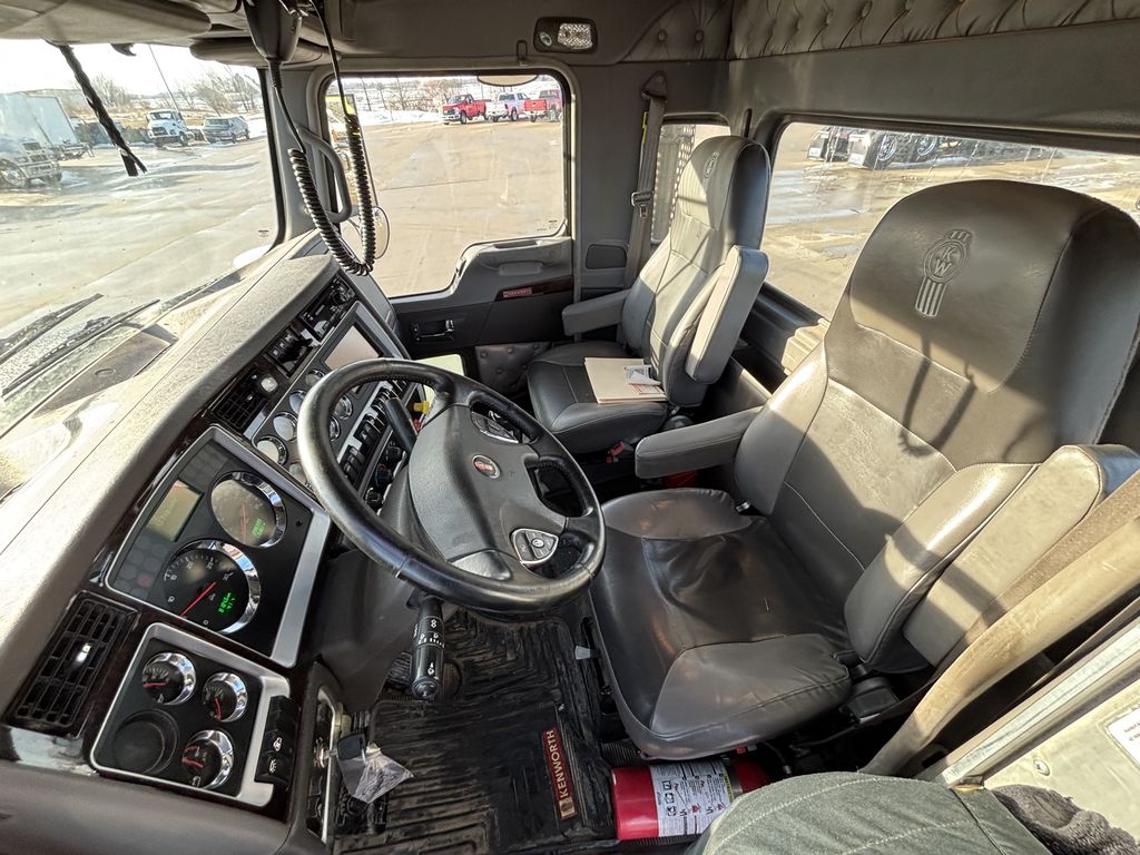 Slide images of 2024 KENWORTH W900