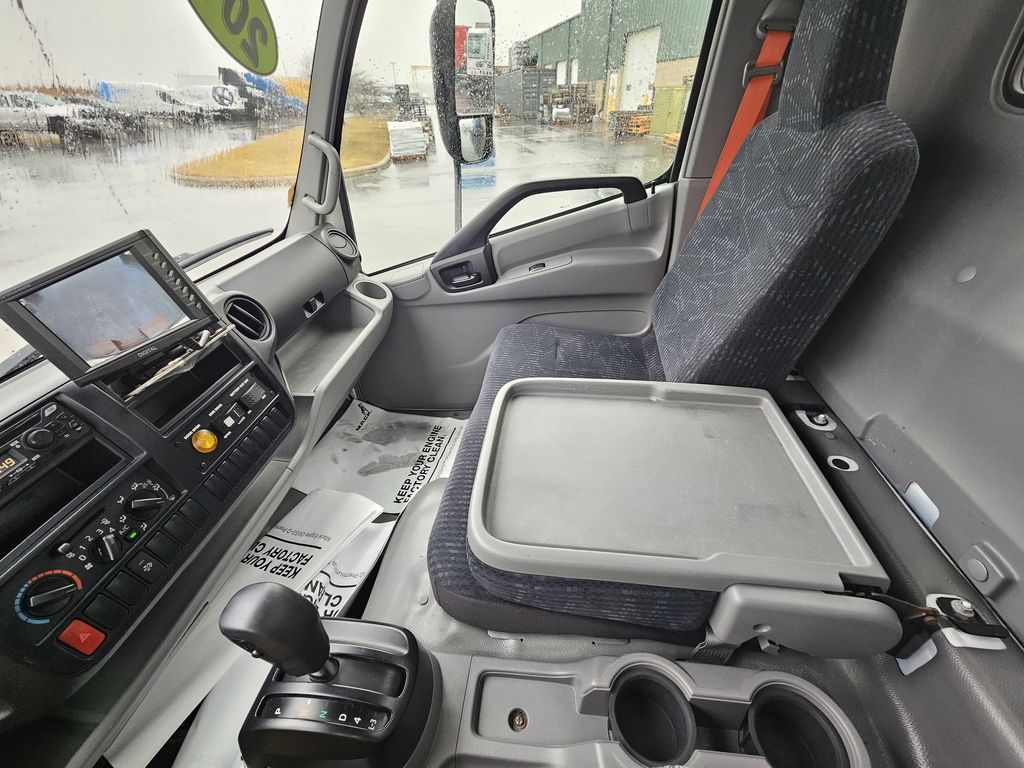 Slide images of 2018 HINO 195 