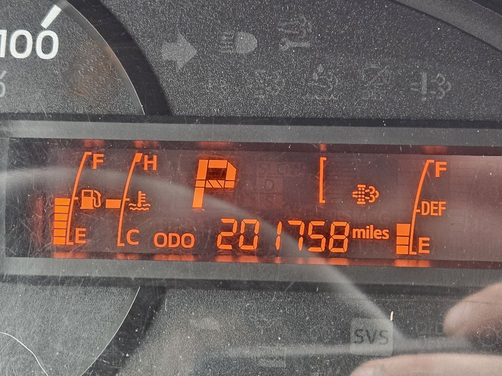 Slide images of 2018 HINO 195 