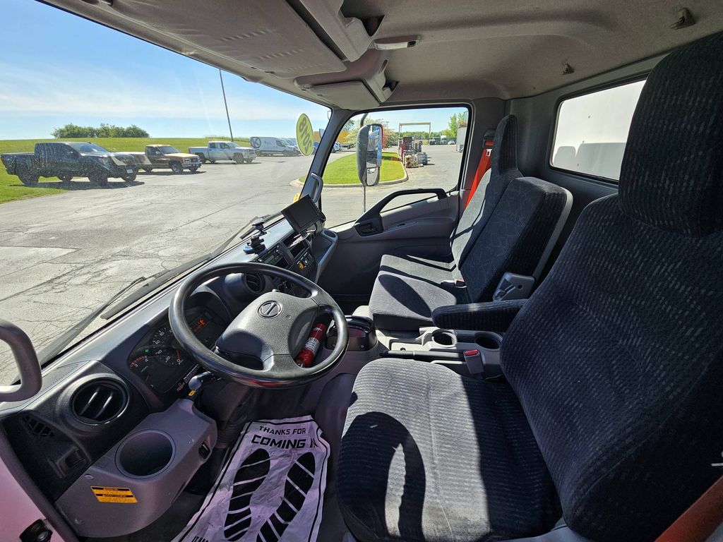 Slide images of 2018 HINO 195