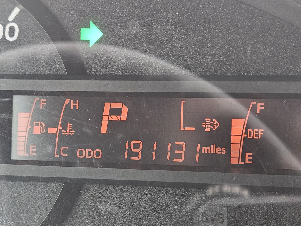 Slide images of 2018 HINO 195 