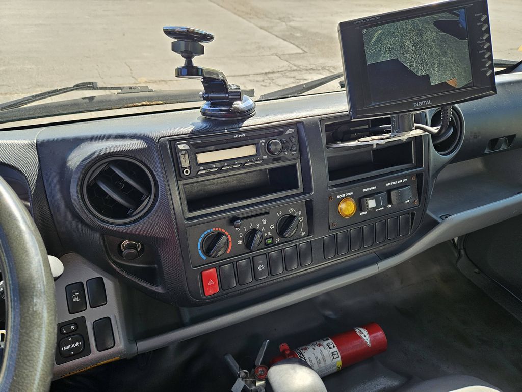 Slide images of 2018 HINO 195
