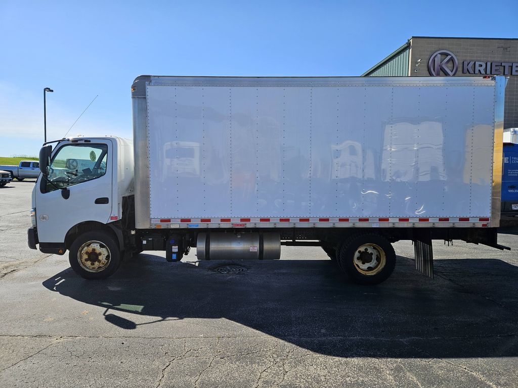 Slide images of 2018 HINO 195