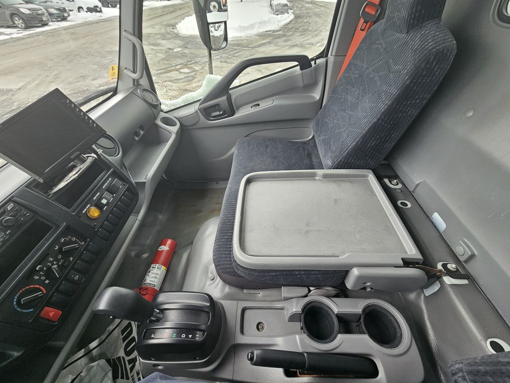 Slide images of 2018 HINO 195 