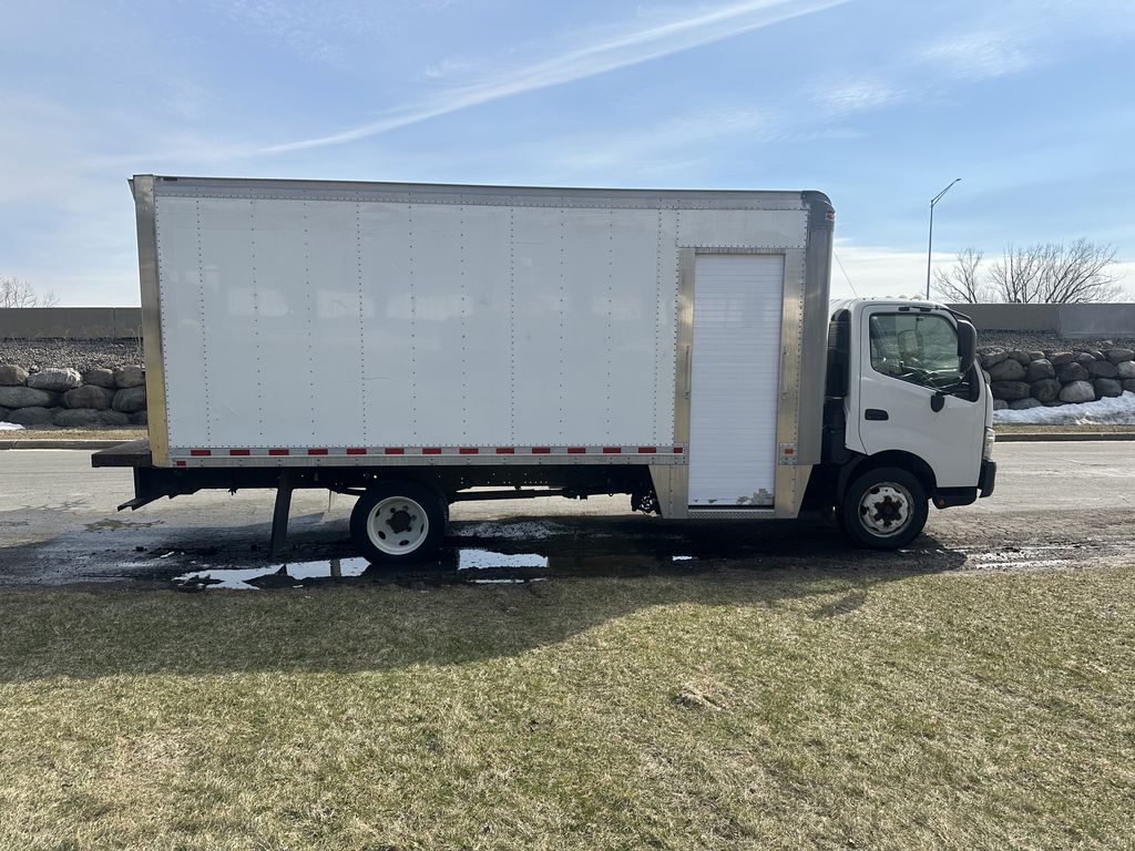 Slide images of 2018 HINO 195