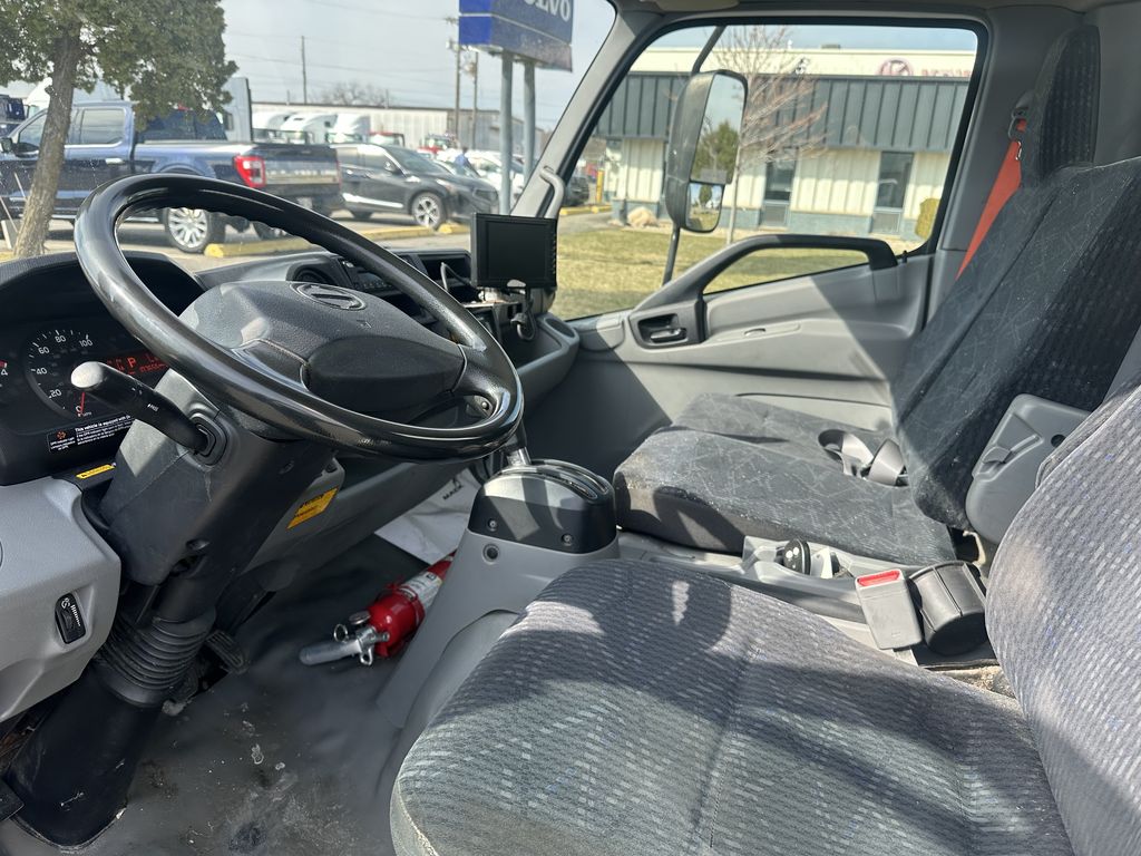 Slide images of 2018 HINO 195