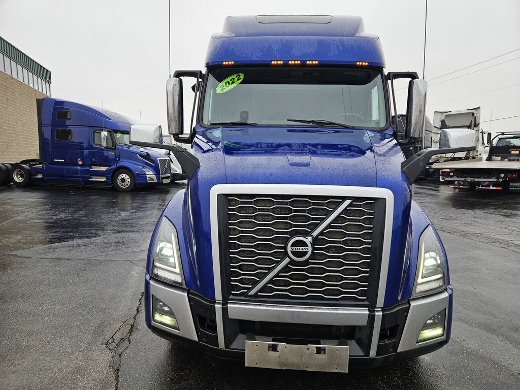 Slide images of 2022 VOLVO VNL64T860 