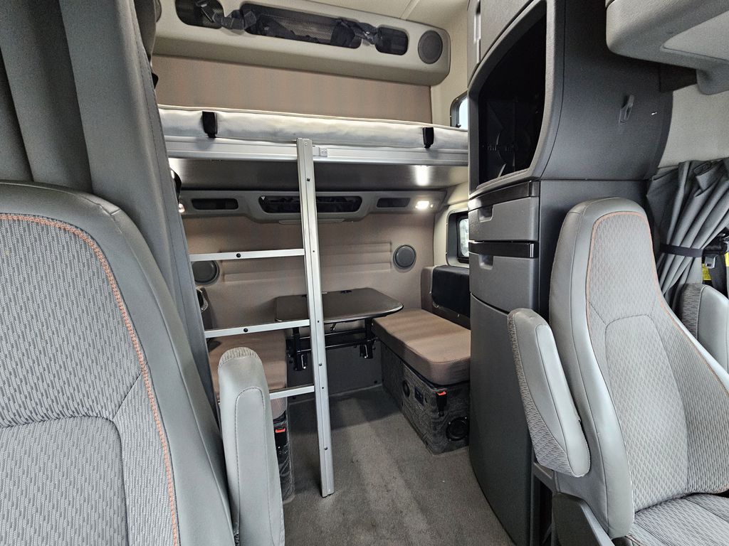 Slide images of 2022 VOLVO VNL64T860 