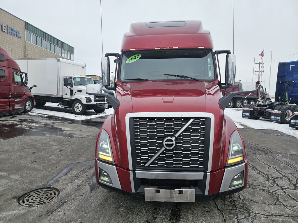 Slide images of 2022 VOLVO VNL64T860
