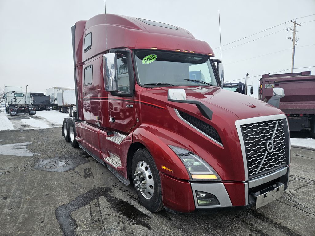 Slide images of 2022 VOLVO VNL64T860