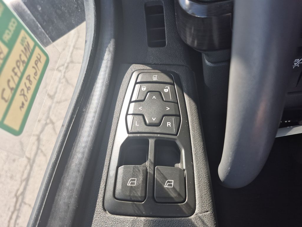 Slide images of 2022 VOLVO VNL64T860