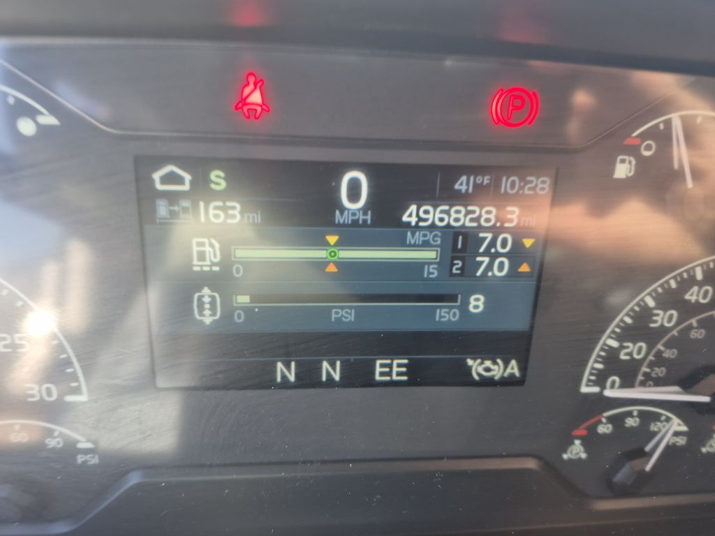 Slide images of 2022 VOLVO VNL64T860