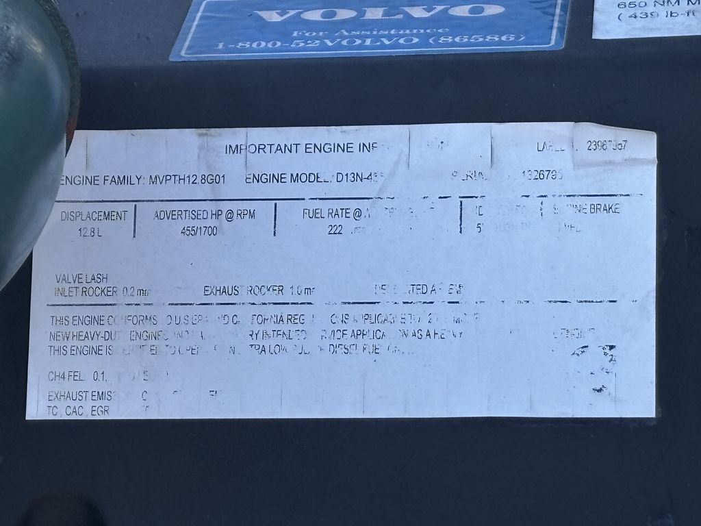 Slide images of 2022 VOLVO VNL64T860