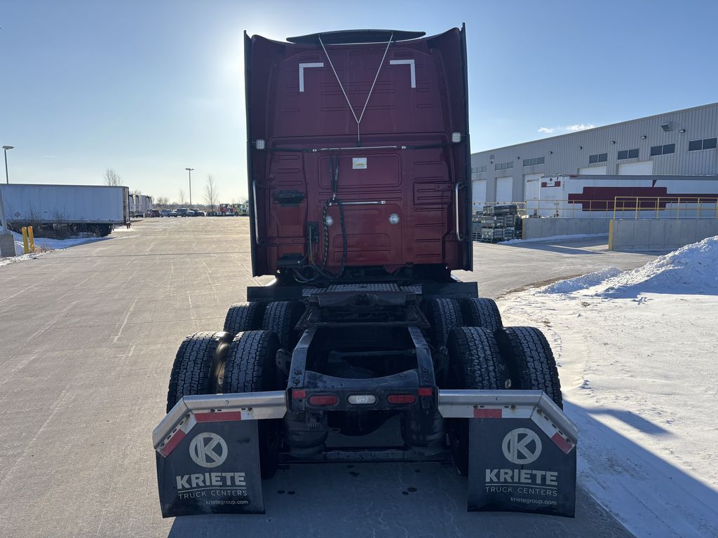 Slide images of 2022 VOLVO VNL64T860