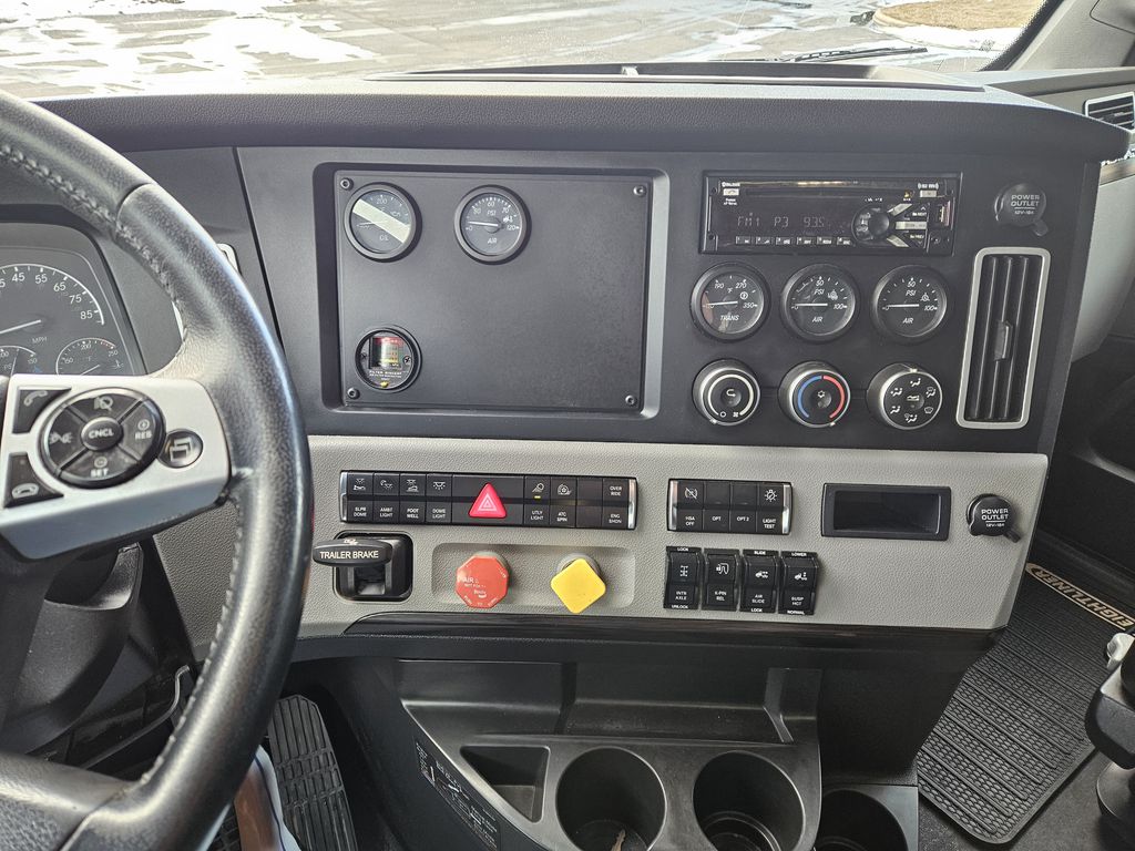 Slide images of 2020 FREIGHTLINER CASCADIA