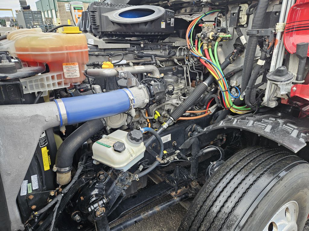 Slide images of 2020 FREIGHTLINER CASCADIA