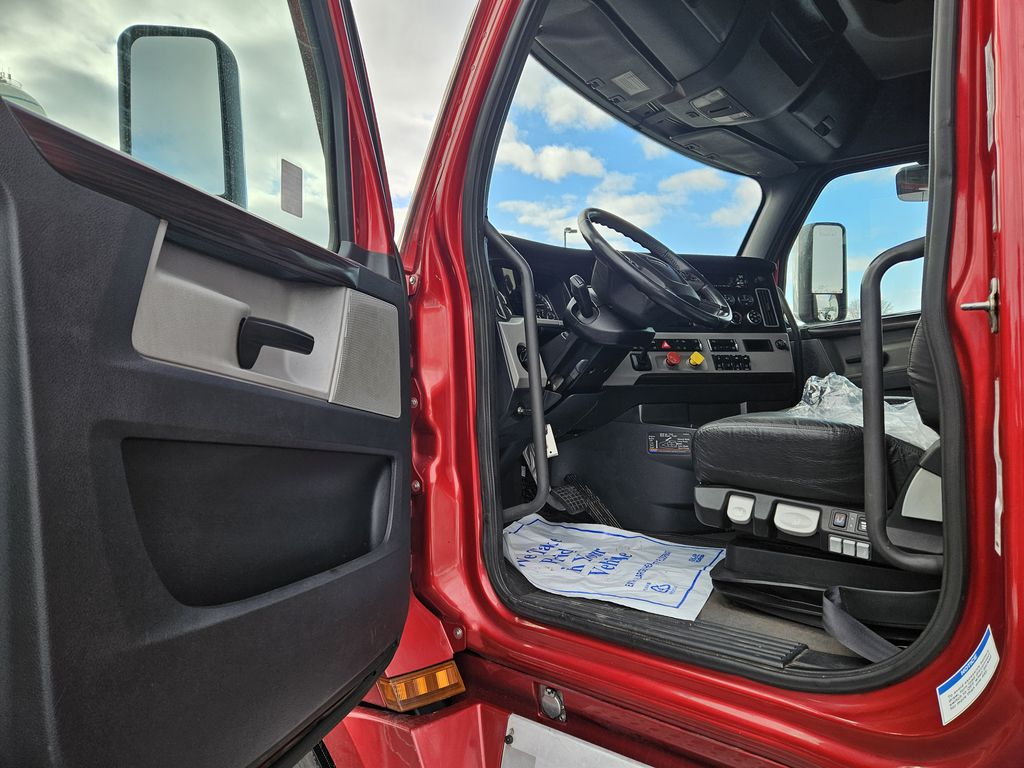 Slide images of 2020 FREIGHTLINER CASCADIA