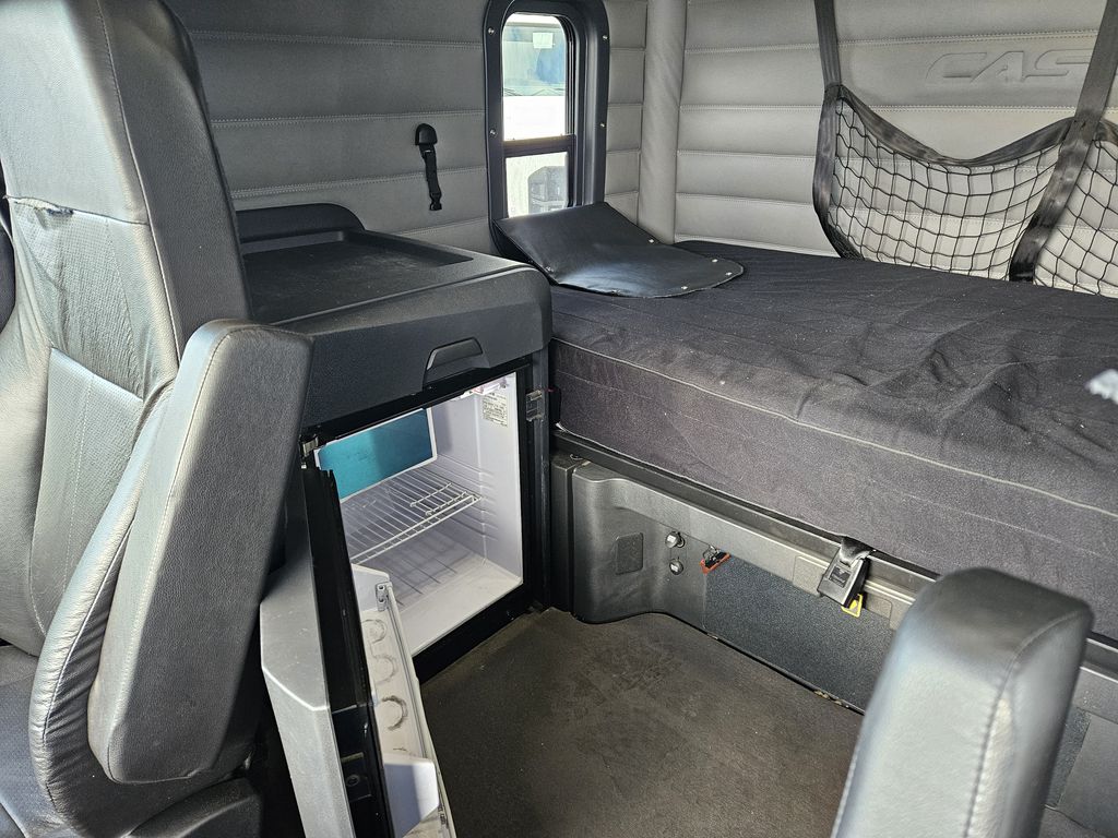 Slide images of 2020 FREIGHTLINER CASCADIA