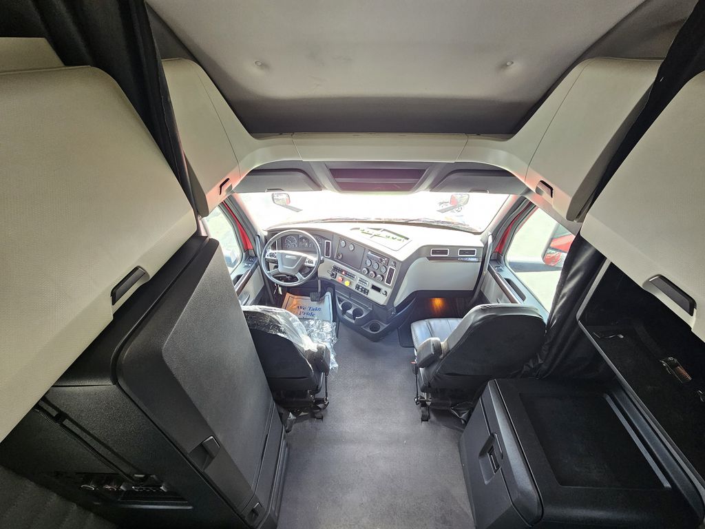 Slide images of 2020 FREIGHTLINER CASCADIA