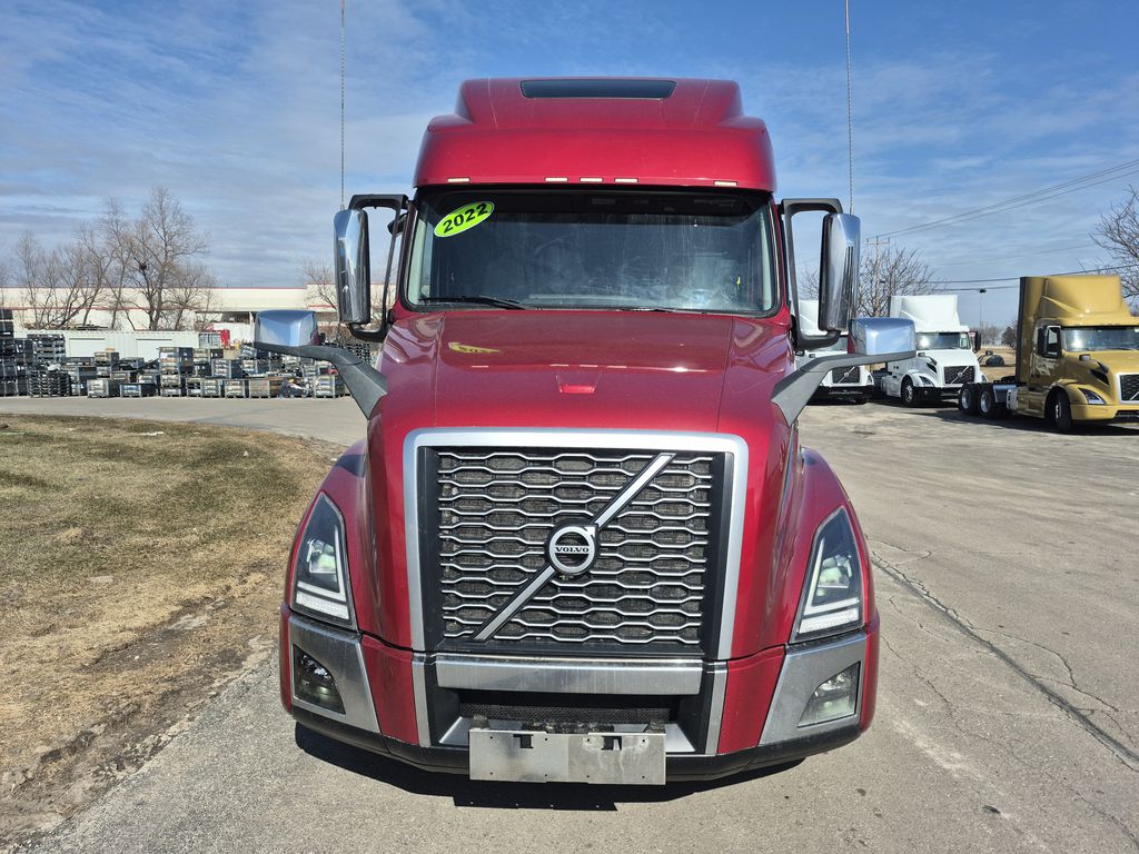 Slide images of 2022 VOLVO VNL64T860