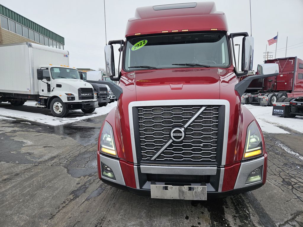 Slide images of 2022 VOLVO VNL64T860