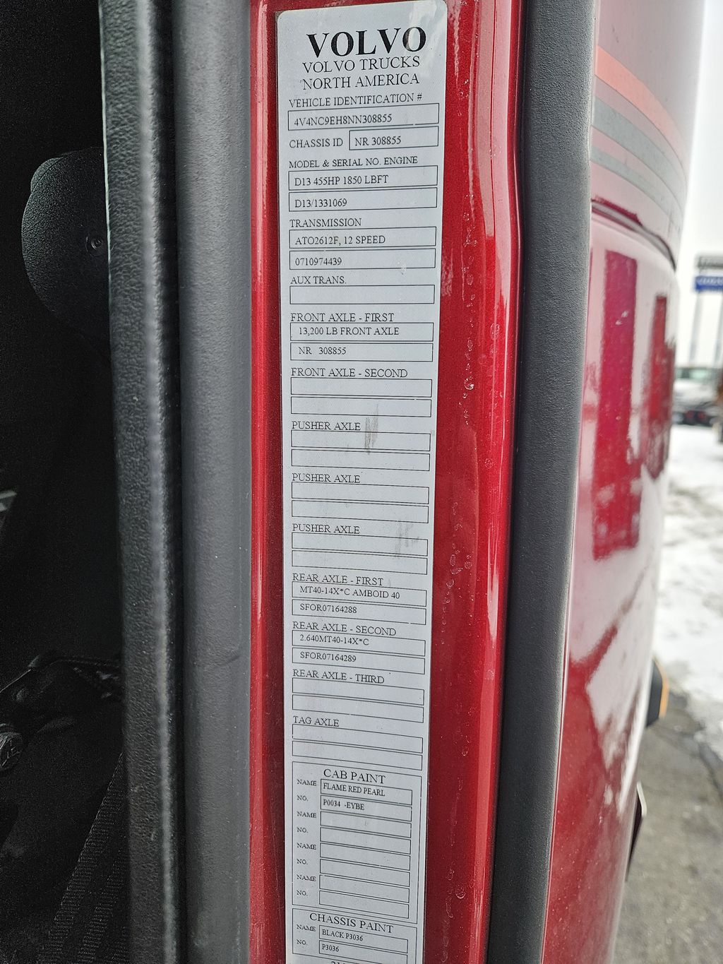 Slide images of 2022 VOLVO VNL64T860