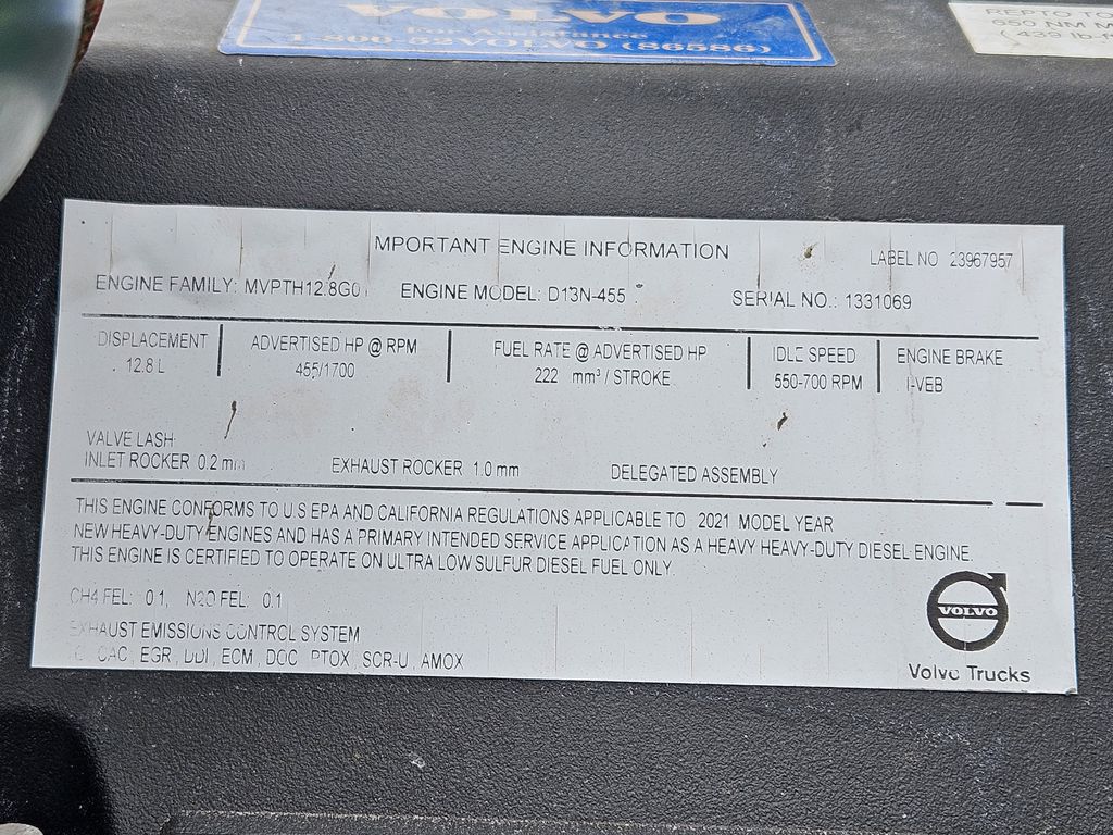 Slide images of 2022 VOLVO VNL64T860