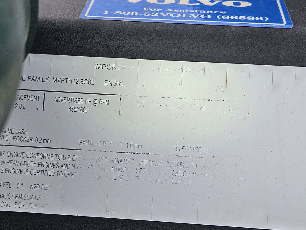 Slide images of 2022 VOLVO VNL64T860 