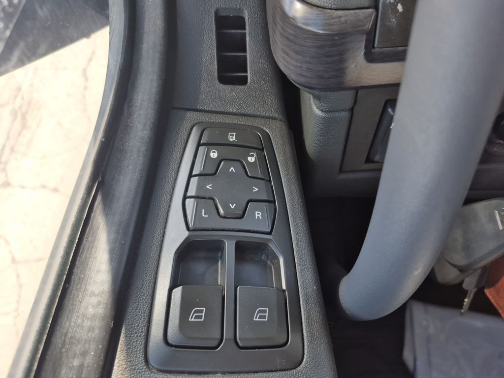 Slide images of 2022 VOLVO VNL64T860