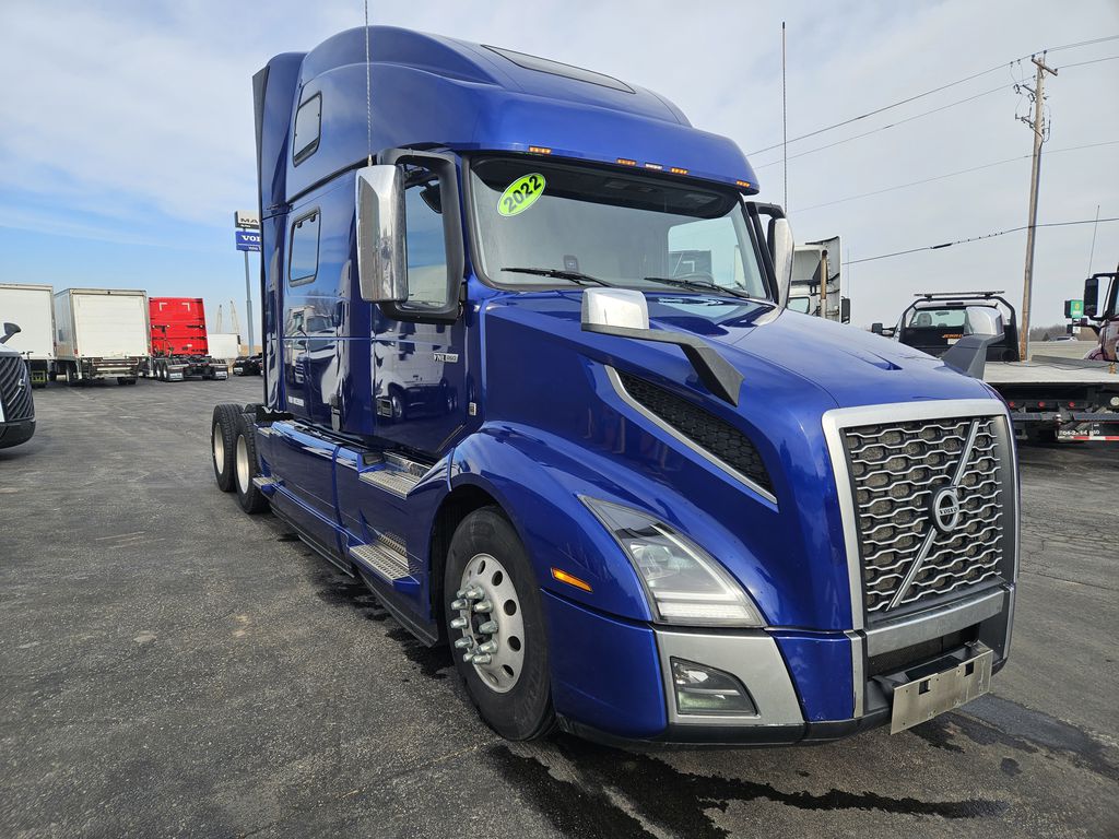 Slide images of 2022 VOLVO VNL64T860 