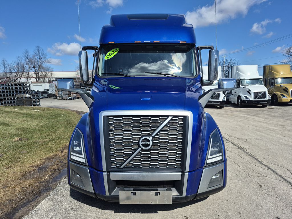 Slide images of 2022 VOLVO VNL64T860