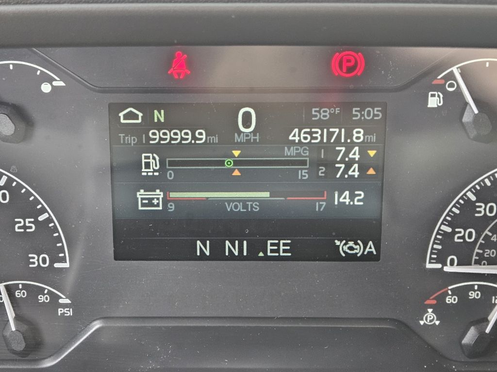 Slide images of 2022 VOLVO VNL64T860 