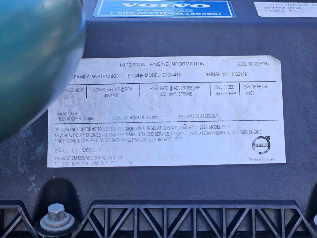 Slide images of 2022 VOLVO VNL64T860