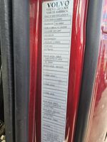 Slide images of 2022 VOLVO VNL64T860