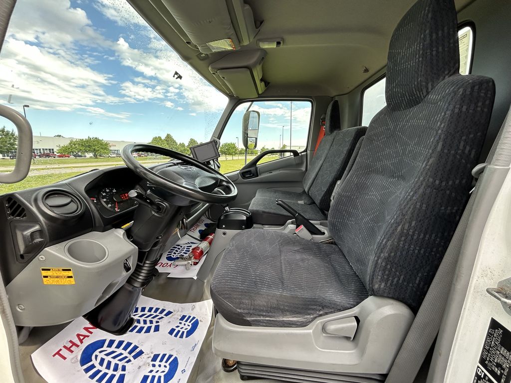 Slide images of 2018 HINO 195