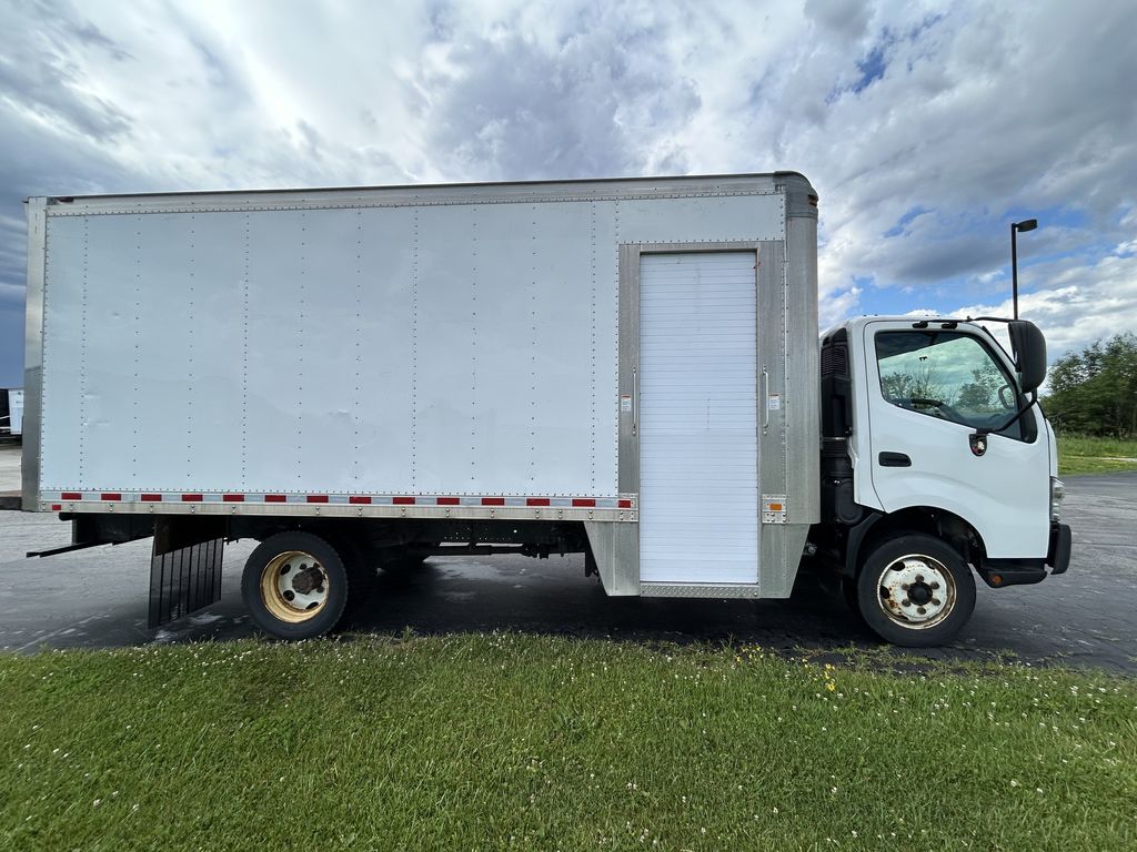 Slide images of 2018 HINO 195