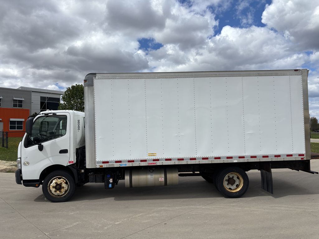 Slide images of 2018 HINO 195