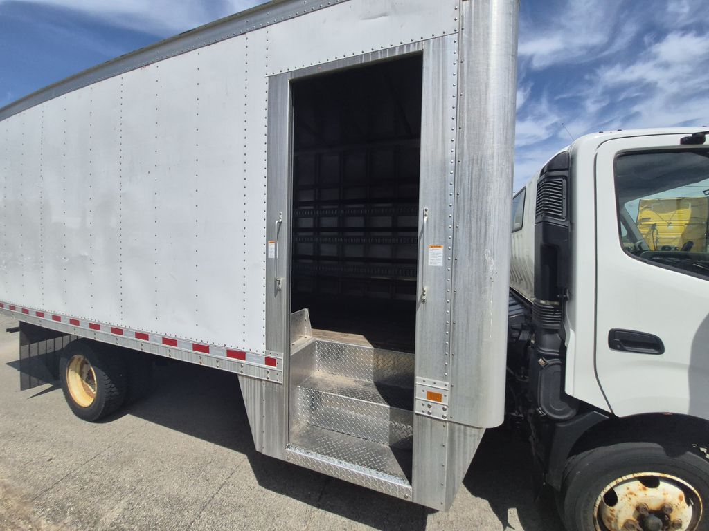 Slide images of 2018 HINO 195