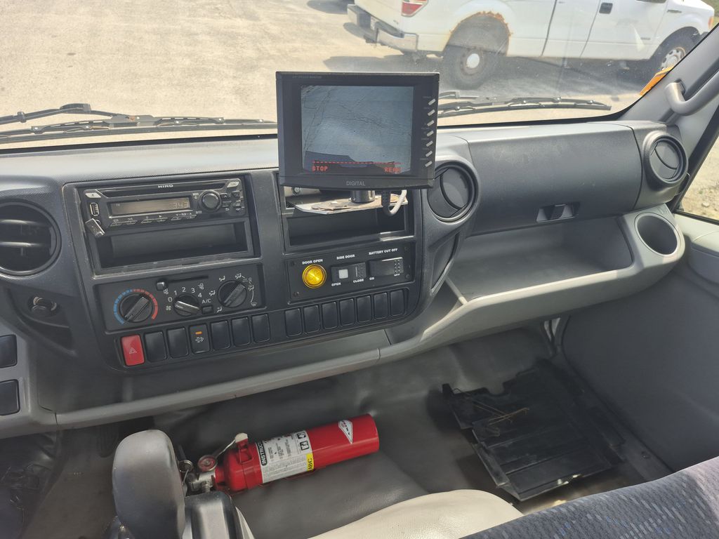 Slide images of 2018 HINO 195