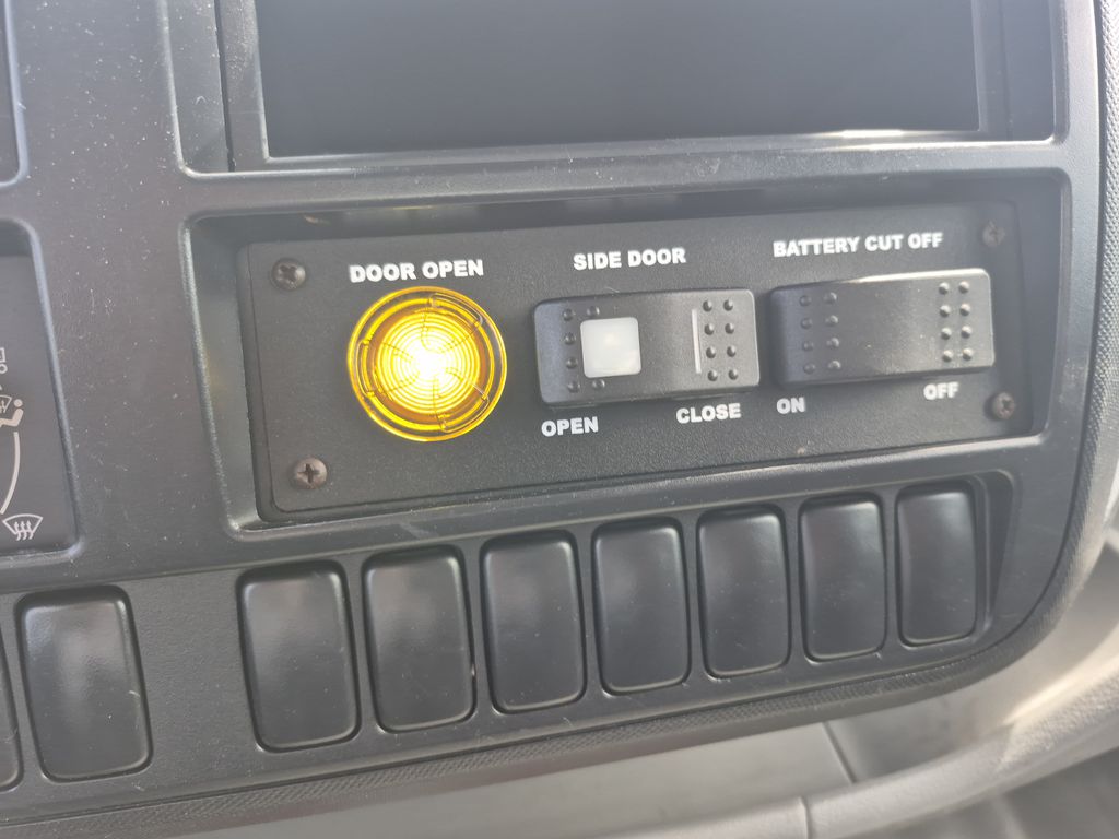 Slide images of 2018 HINO 195