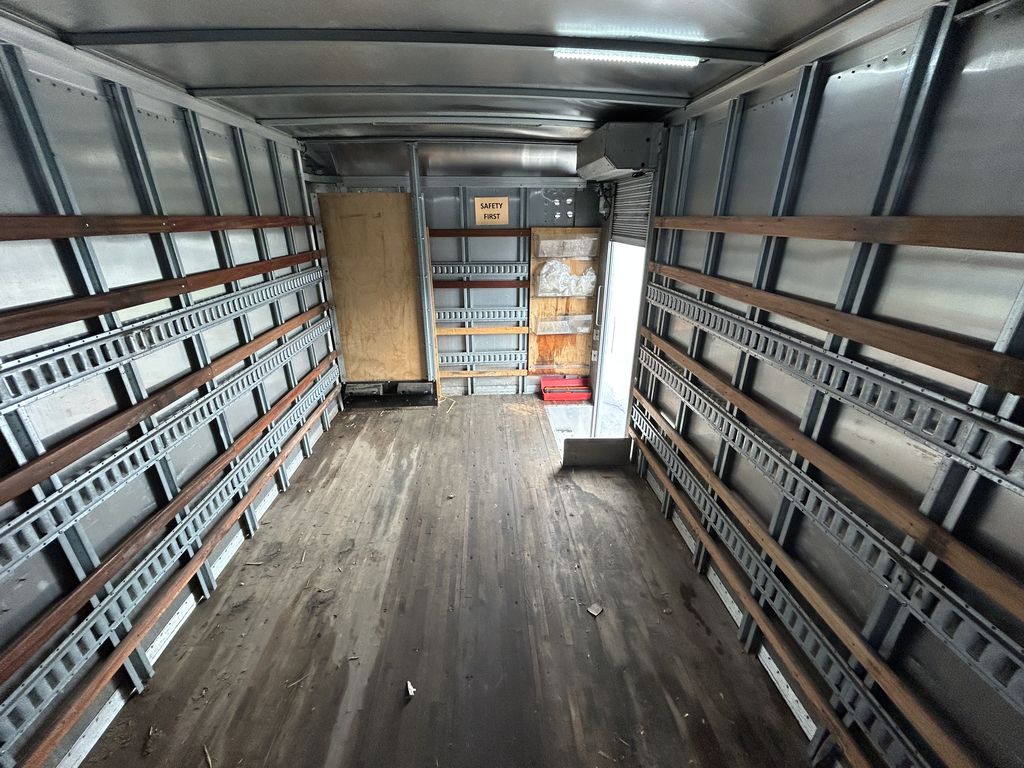 Slide images of 2018 HINO 195