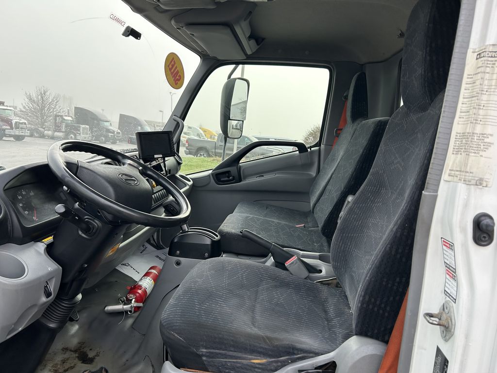 Slide images of 2018 HINO 195