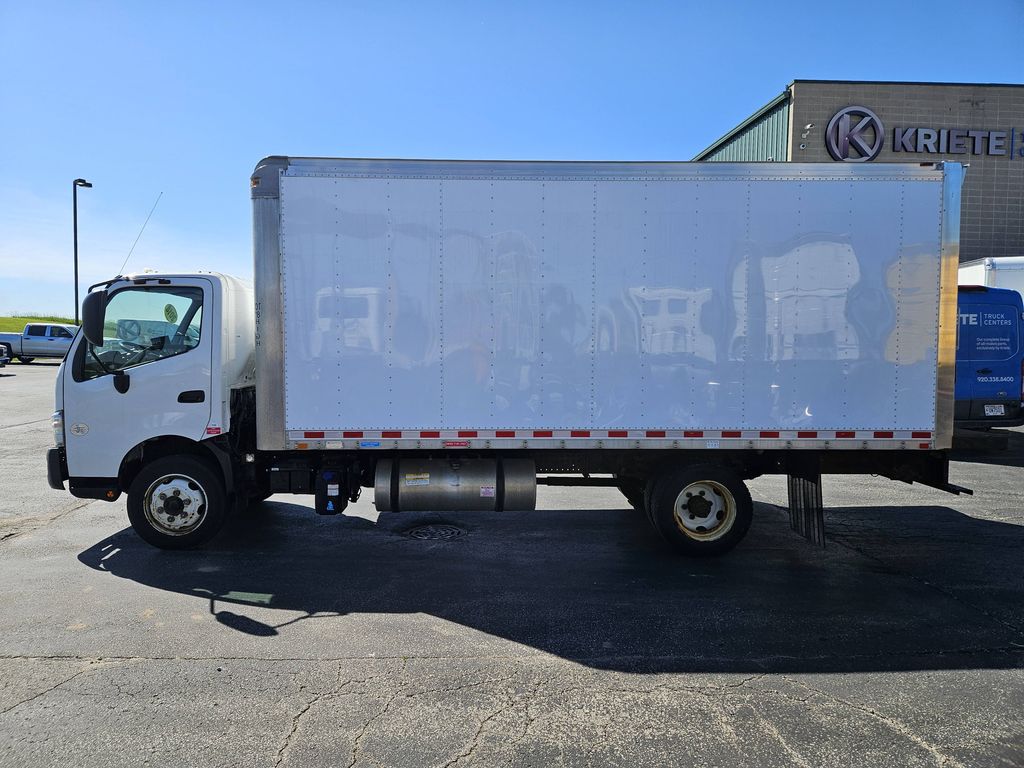 Slide images of 2018 HINO 195