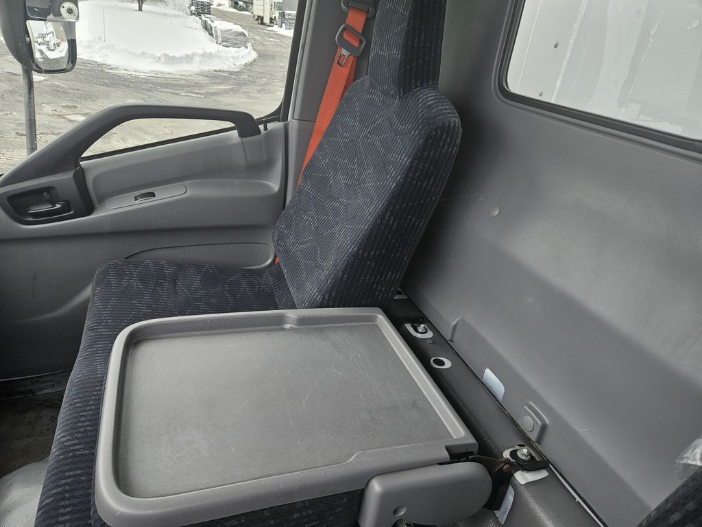 Slide images of 2018 HINO 195 