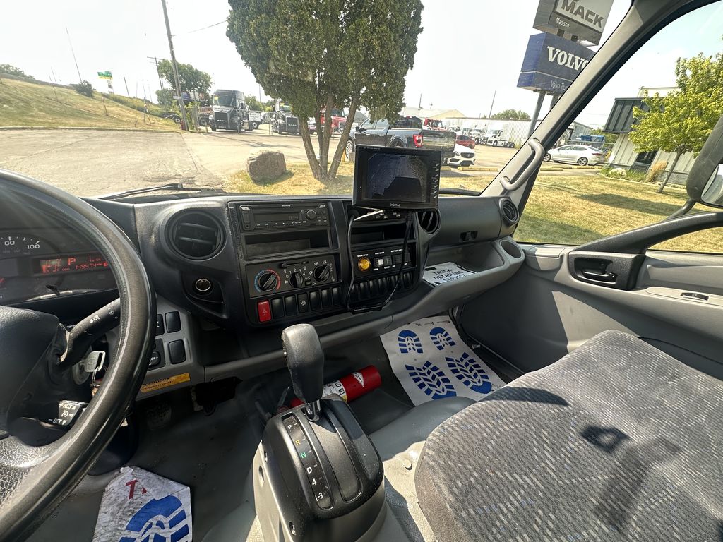Slide images of 2018 HINO 195